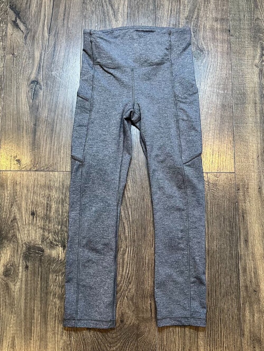 GUC Lululemon Women’s Gray Stretchy Capri Leggings with Pockets, Size 2